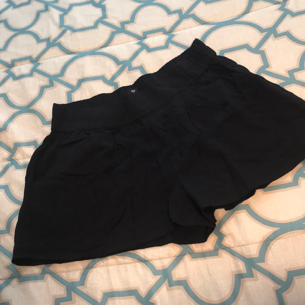 Gap black shorts with pockets